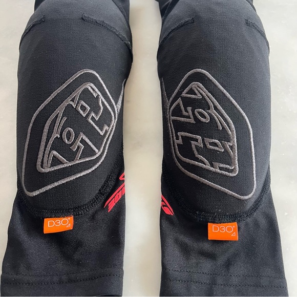 Troy Lee Designs Stage Elbow Sleeve Guard. R&L. XS/S - Picture 3 of 7